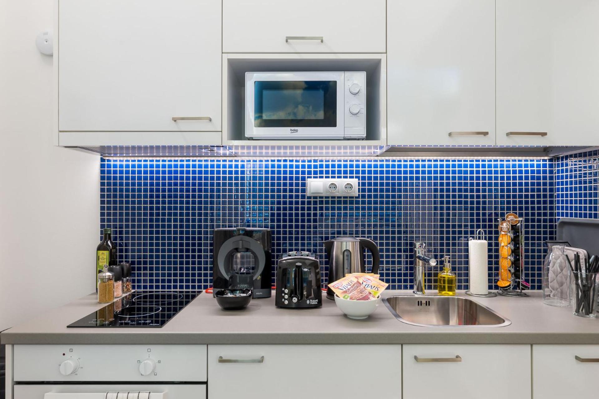 Modern - Close To Park Apartment
