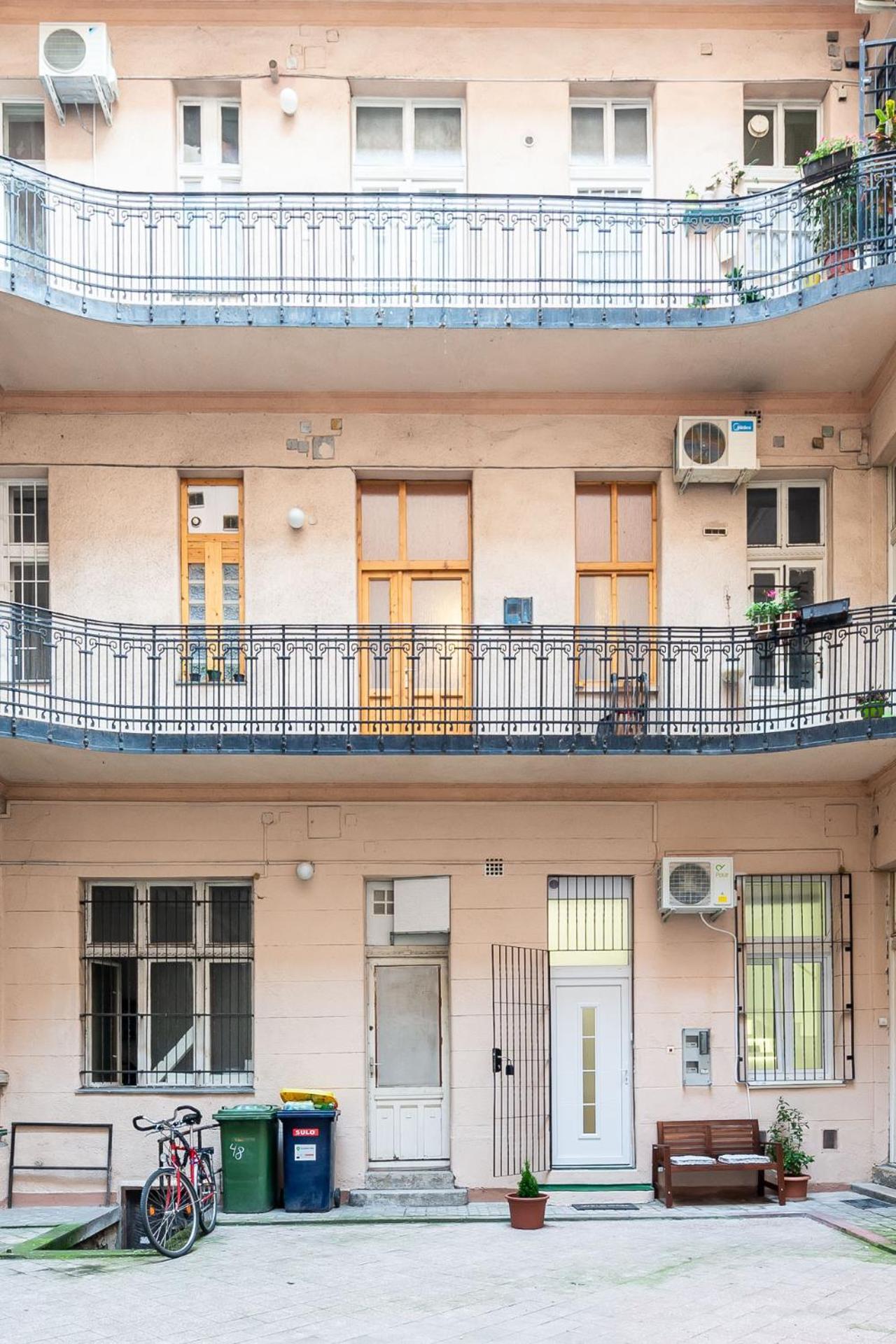 Modern - Close To Park Apartment *